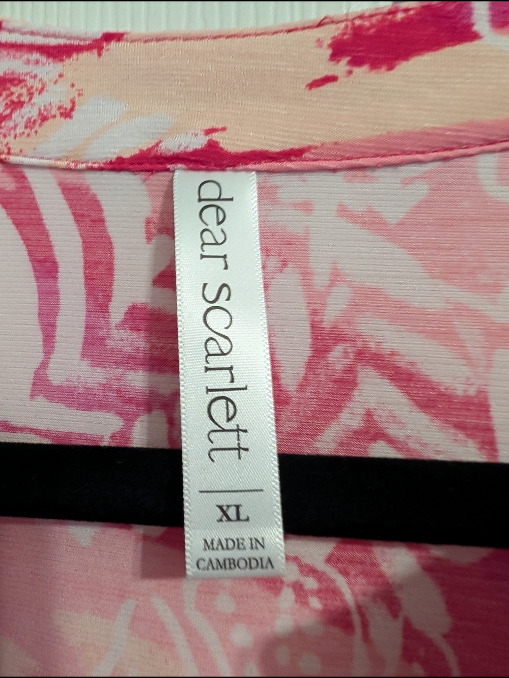 Dear Scarlett Pink and Cream Printed V-Neck Tunic Size XL - Picture 3 of 3